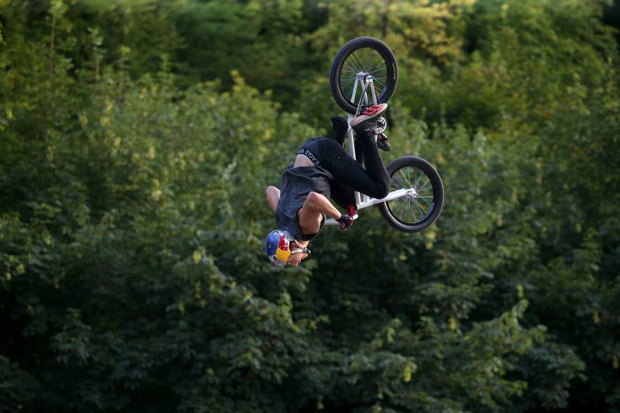 Žestoki pool party u Samoboru uz Mercedes-Benz A-klasu