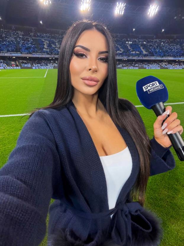 FOTO Tko je bujna TV voditeljica koja se fotkala gola? Šuškalo se da je imala aferu s legendom