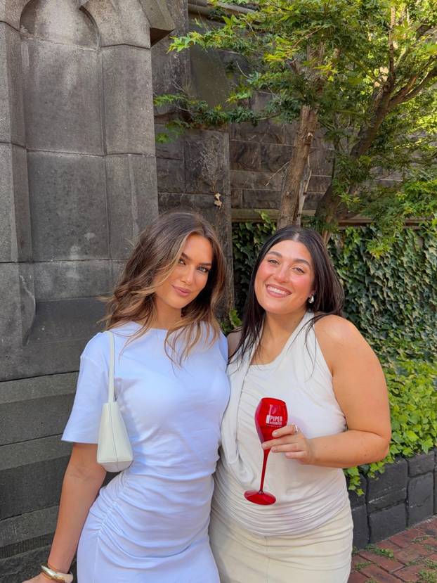 FOTO Unuka legende kriketa izazvala pomamu bez grudnjaka