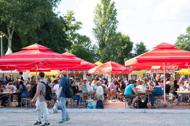 Zagreb: Brojni građani posjetili Floraart na Bundek