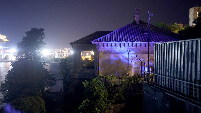 FOTO Urušio se balkon u Rijeci, vatrogasci iz spasili dvoje ljudi: 'Život im je visio o koncu...'