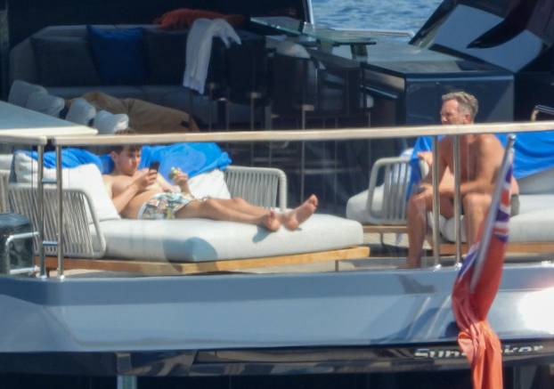 Bivša "Spajsica" Geri Halliwell sa suprugom Christianom i djecom uživa u ljetovanju na Jadranu