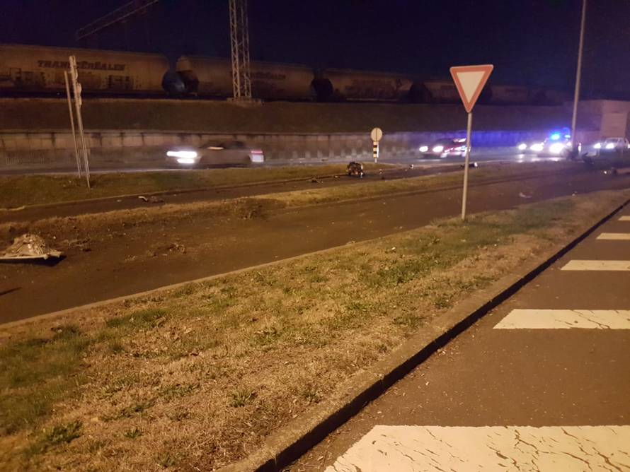 Nesreća u Zagrebu: Sudarili se auti, jedan završio na krovu