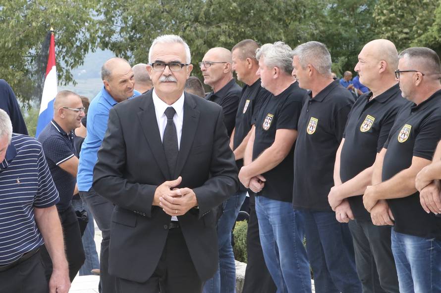 Imotska krajina oprostila se od svoga komodora Ivice Tolića