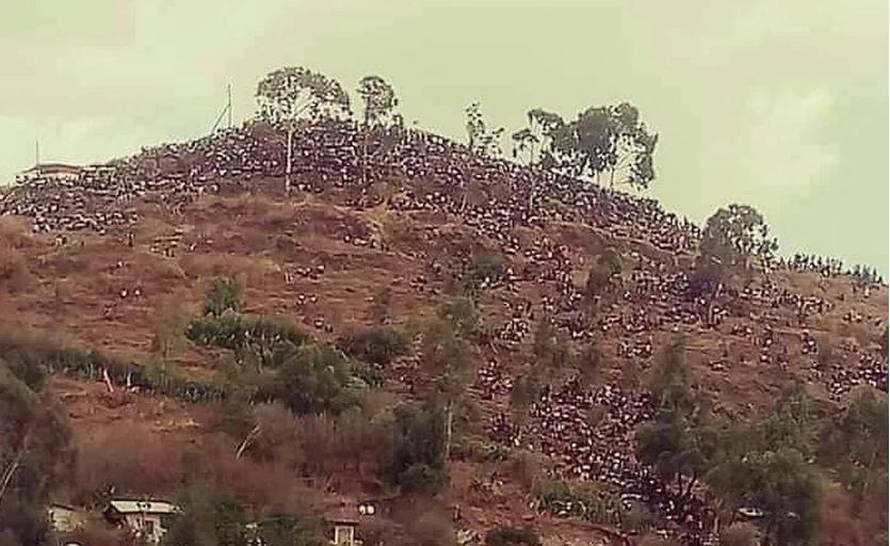 Nema mjesta na tribinama, ali ima na brdu - navijači se snašli