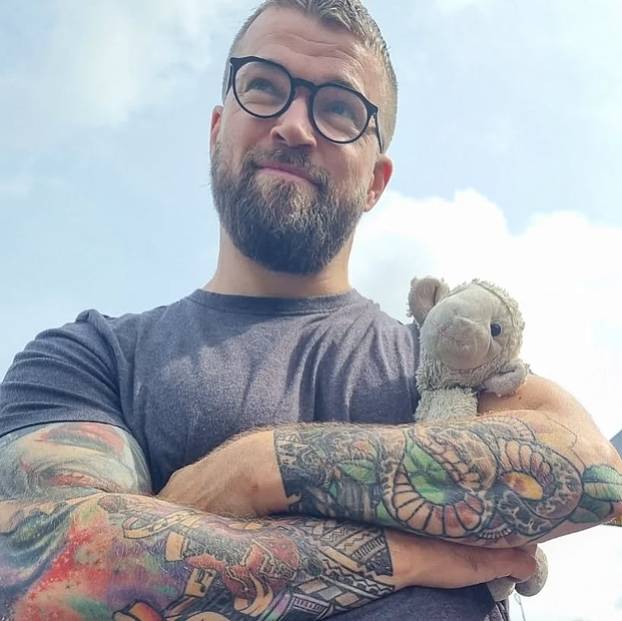 FOTO Ovi svećenici 'zapalili' su internet! Na listi su i Hrvati, žene im pišu da su najzgodniji...