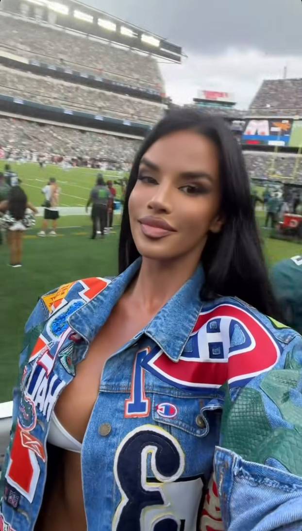 FOTO Knoll u grudnjaku i ultra kratkim hlačicama otišla na NFL utakmicu: 'Jedna je Knolldoll...'