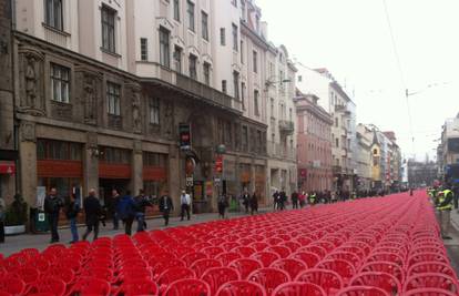 Prazno kazalište u Sarajevu: 11.541 stolac za žrtve rata 