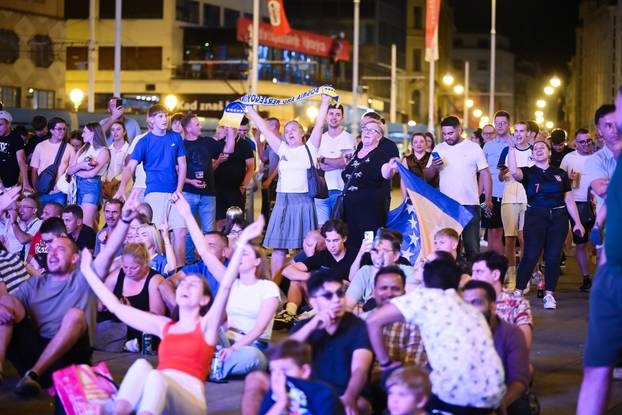 Zagreb: Slavlje navijača nakon pobjede BiH nad Katarom 3-1
