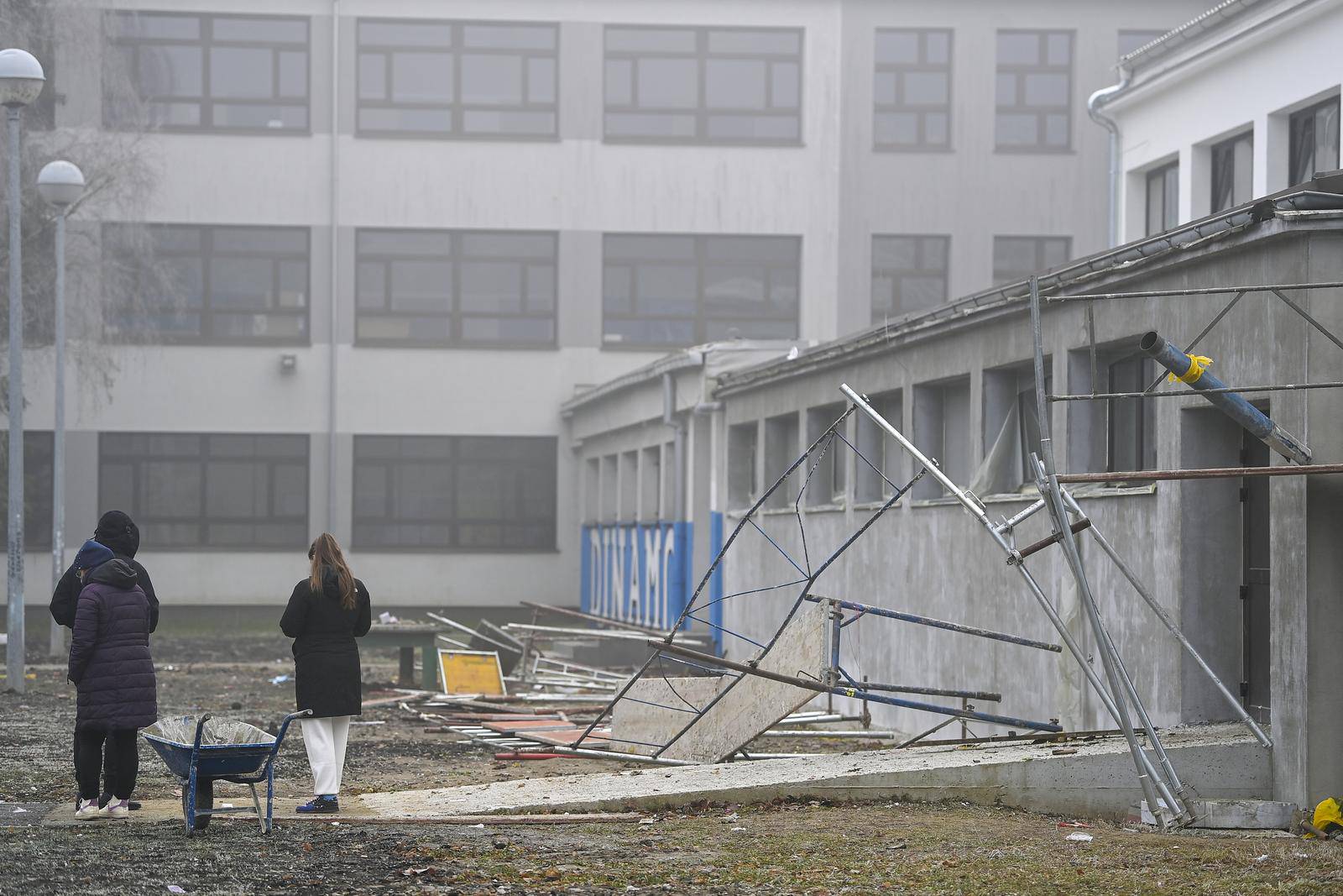 Zagreb: Razbijena stakla na Osnovnoj školi pl. Matačića