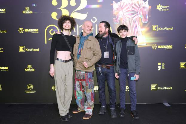 Karlovac: Dolazak uzvanika na 32. dodjelu glazbenih nagrada Porin