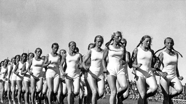 Frauen beim joggen, Sport, Leichtathletik, 1940er Jahre, genauer Ort unbekannt, Deutschland