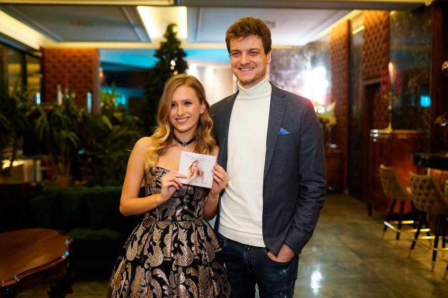 Domenica izdala album, a Rađa nosila torbu od 18 tisuća kuna