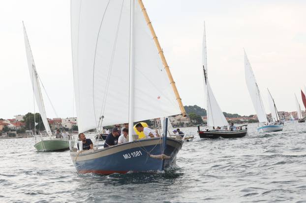 FOTO Čuvari stoljetne tradicije: Drveni brodovi utrkivali se na 'Regati za dušu i tilo' u Betini