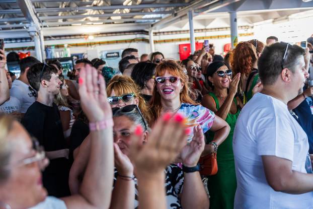 Split: Trajekt Oliver na kojem se održava koncert za vrijeme plovidbe do Vela Luke