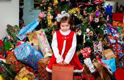 Previše darova učinit će djecu ravnodušnom - ne pretjerujte