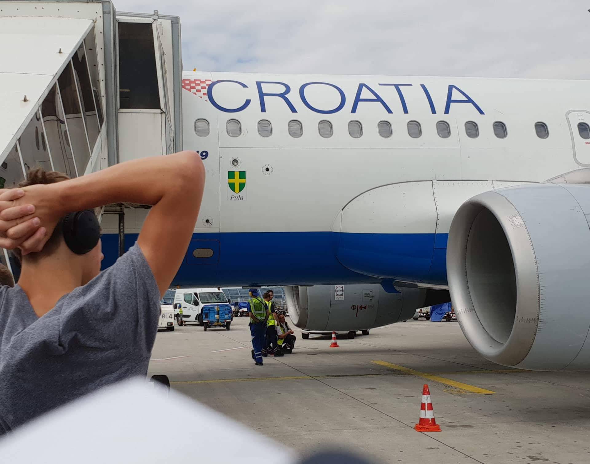 Avion CA u Zadru: 'Čekali smo satima, osjećamo se prevareno'