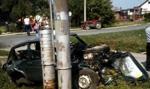 Auto udario u vlak, krvave putnike prevezli su u bolnicu