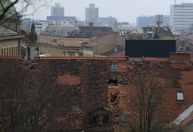 Zagreb: Oštećeni krovovi nakon potresa velika su opasnost za prolaznike