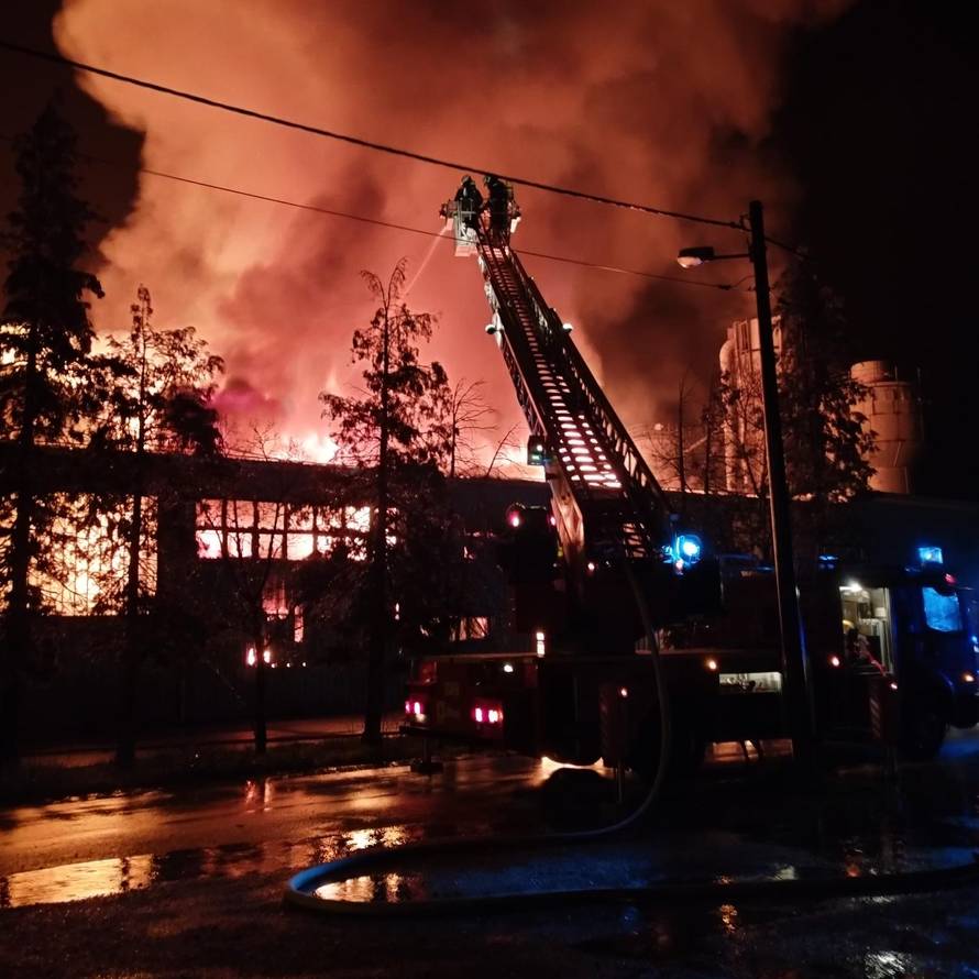 Policija dovršila očevid požara u Mraclinu: Iskra je zapalila smjesu drvene prašine i zraka