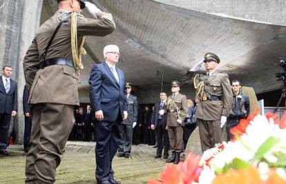 Josipović: U udžbenicima nije puna istina o II. svjetskom ratu