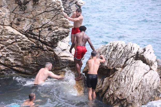 Split: Najpopularniji svjetski streamer IShowSpeed skakao je u more na splitskoj plaži Ježinac