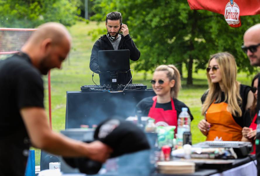 Startao prvi Chill&Grill: 'Sve što vam treba za super roštilj su dobra ekipa i kvalitetno meso'