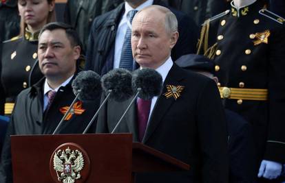 Putinovo lupetanje na paradi: Zapad stvara kult nacizma, a Rusija ide stopama predaka