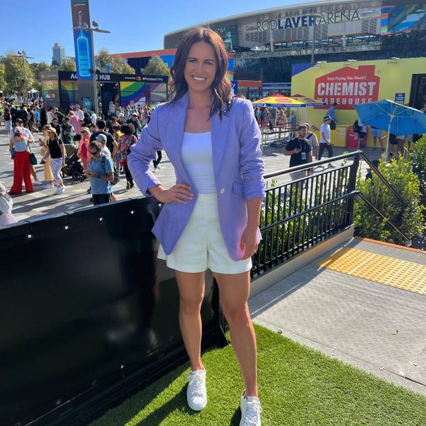 FOTO Ovo je voditeljica koja se 'pod gasom' javila uživo. Dobila je podršku od premijera države