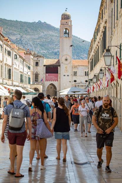 Dubrovnik: Grupe turista u staroj gradskoj jezgri