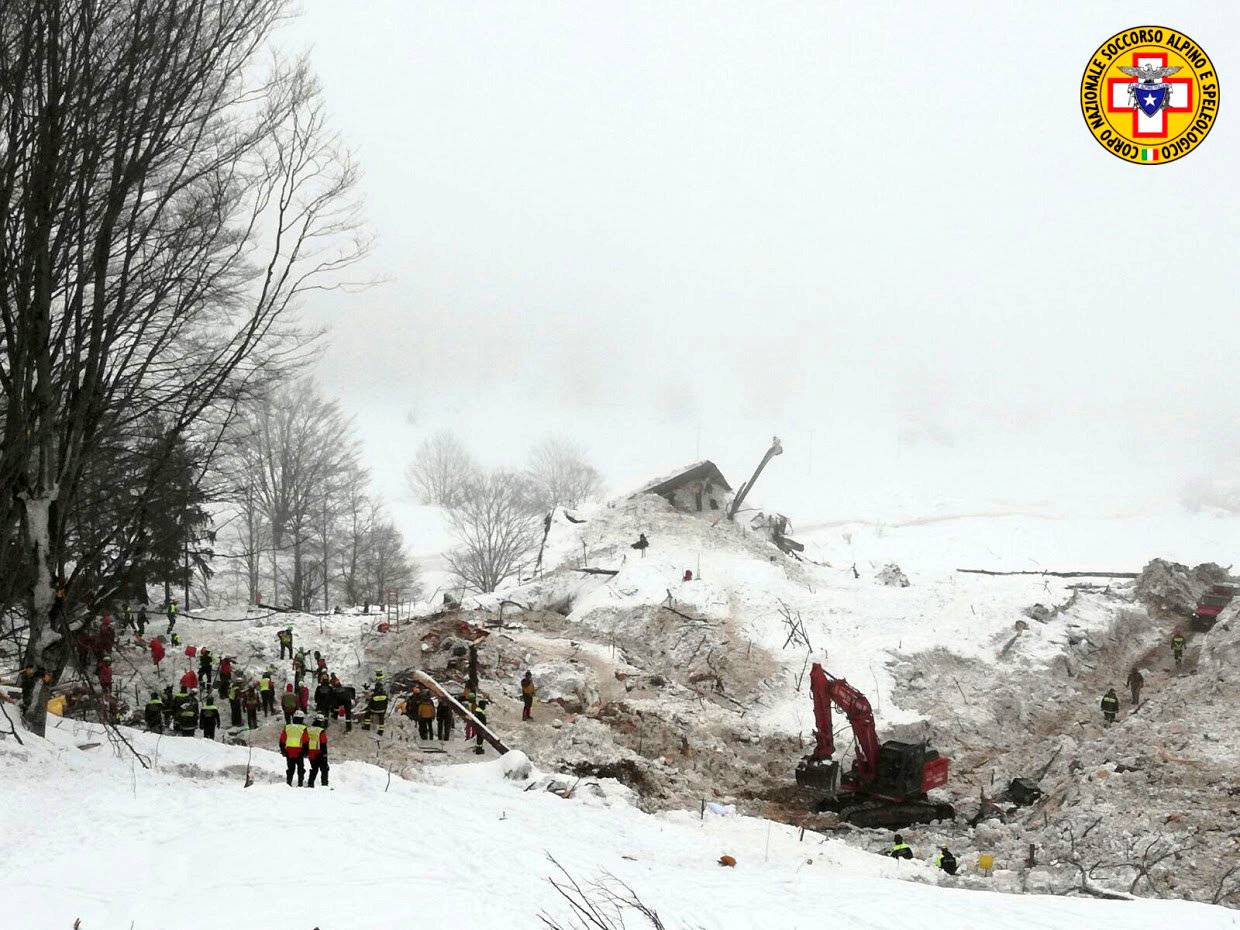 Rescue workers work with excavator at the site of the avalanche-buried Hotel Rigopiano in Farindola