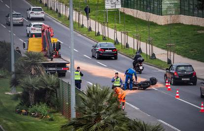 Nesreća u Splitu: Sudarili se auto i motor, jedan ozlijeđeni