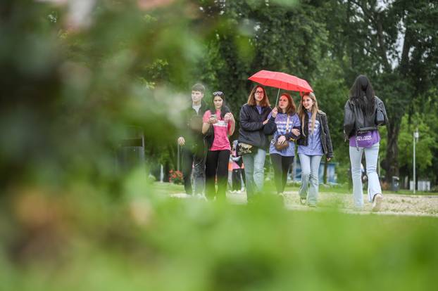 Zagreb: Kiša nije spriječila učenike da proslave kraj školovanja na Bundeku