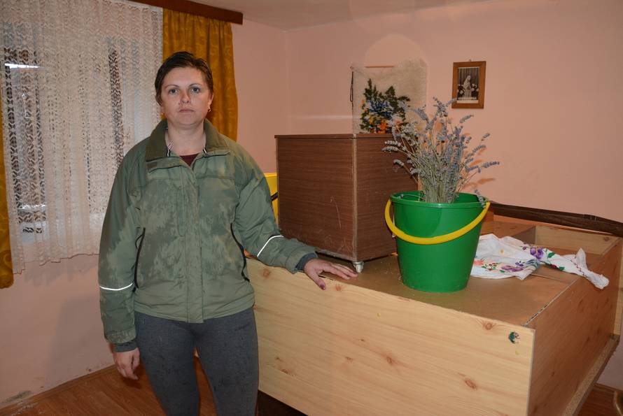 U Petrinji strepe od odrona, u Kosinju po hranu idu čamcima