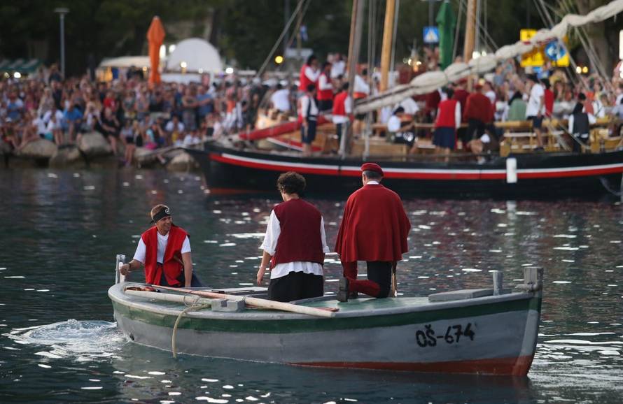 Rekonstrukcija gusarske bitke iz 13. stoljeÄa oduÅ¡evila posjetitelje OmiÅ¡a