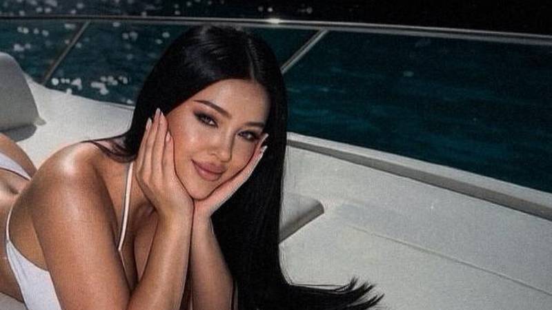 FOTO Bujna Slavonka pozirala u tangicama na jahti pa pozvala fanove: Sunčajte se sa mnom
