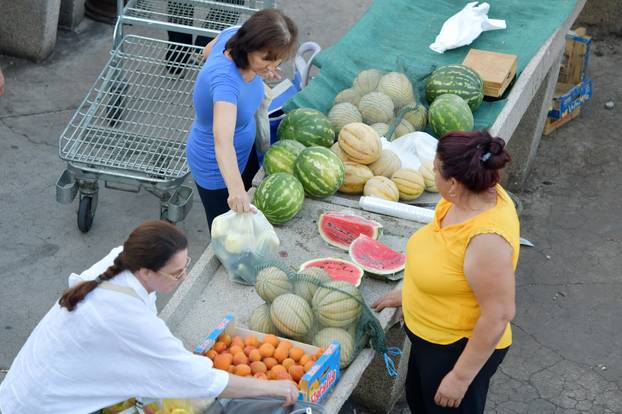 Šibenik: Subotnja ponuda vo?a i povr?a na gradskoj tržnici
