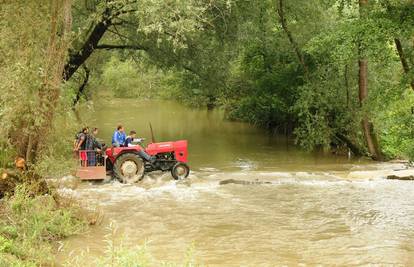 Odsječeno selo pored Požege: Pomozite nam, nemamo hrane