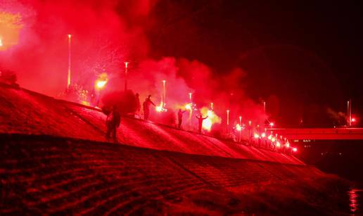 FOTO Kohorta proslavila veliku obljetnicu bakljadom uz Dravu