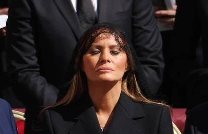 Melanijina fotografija sa papine sahrane obišla je svijet: 'Kakva diva, ne mogu je se nagledati'