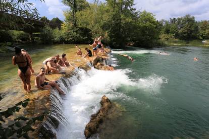 Prekrasno kupalište u Dugoj Resi u nedjelju je bilo prepuno