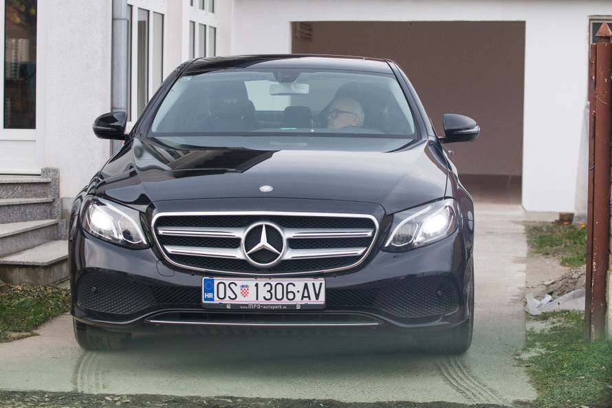 'Može i skromnije, ali ako imam zašto ne bih vozio Mercedes?!'