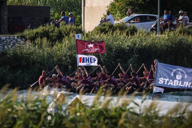 Maratonci u lađama kroz Opuzen