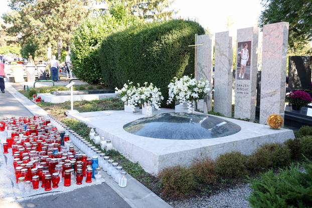 Zagreb: Svi sveti groblja poznatih osoba