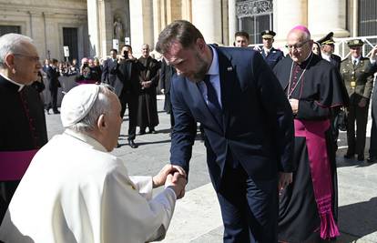 Ministar Banožić susreo Papu u Vatikanu: 'Bila mi je velika čast'