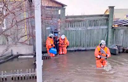 Hitno evakuirali ljude: U ruskoj regiji poplavljene stotine kuća