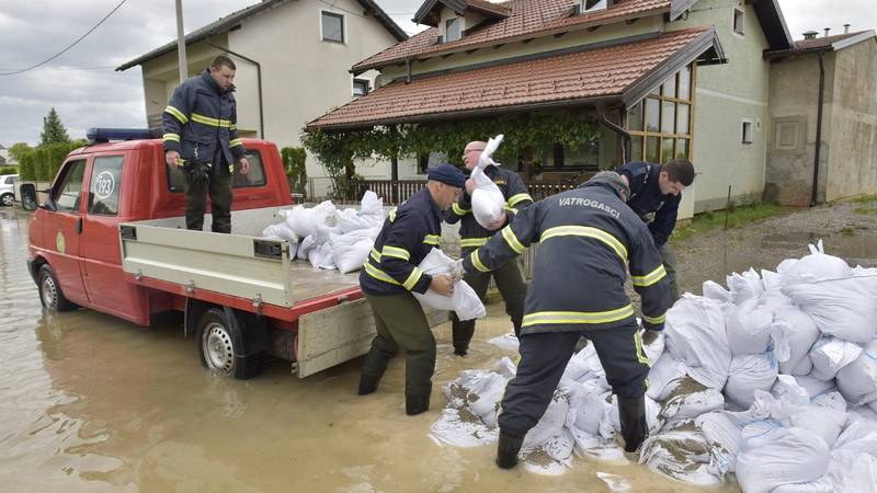 Iz sezone požara u sezonu poplava: Posao koji nije lak, a često je i opasan za život