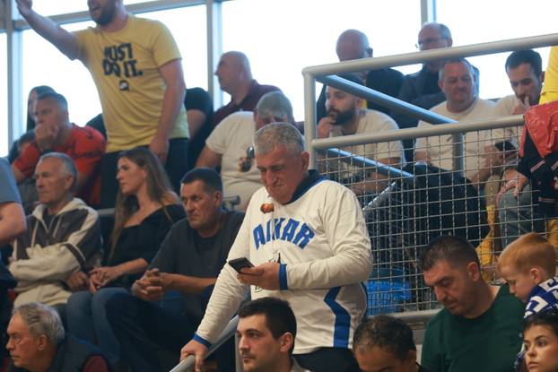 Sinj: Miro Bulj na utakmici Alkara i Splita tijekom prvih rezultata izbora