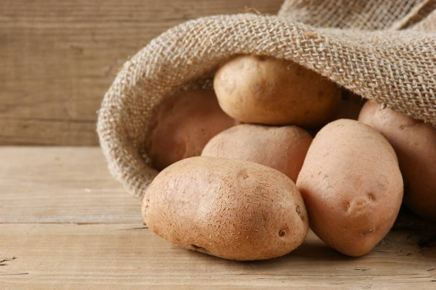 Krumpiru je dobro dodati ocat dok se kuha, znate li zašto?