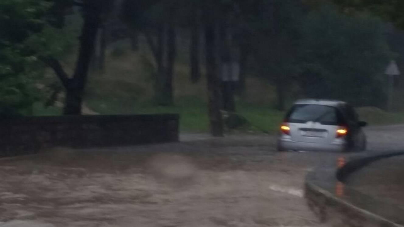 Stiglo nevrijeme: Ulice postale jezera, 'slapovi' u Crikvenici...